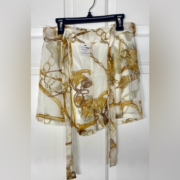 Fashion Nova Flying So Far Tropical Shorts Only !!! Size S NWT - Picture 2 of 4